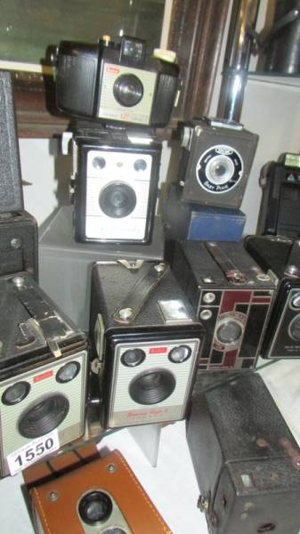 A mixed lot of vintage camera's, 15 in total. - Image 2 of 3