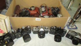 A mixed lot of vintage camera's - Zenith, Clack, Coronet, Hanimex, Lomo etc.,