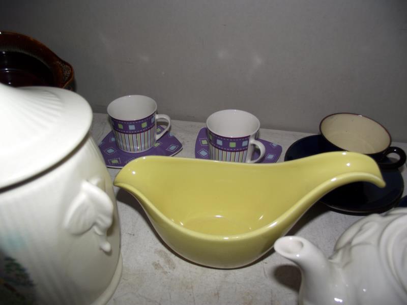 Quantity of pottery including Sylvac tea caddy etc plus set of 6 black glass egg cups - Image 4 of 4