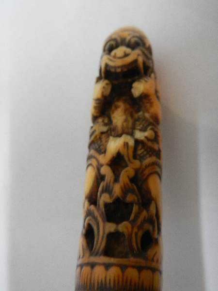 An antique knife with carved ivory handle, a/f. - Image 4 of 15