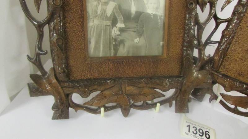 A pair of 19th-century carved wood photograph frames (1 a/f). - Image 5 of 7