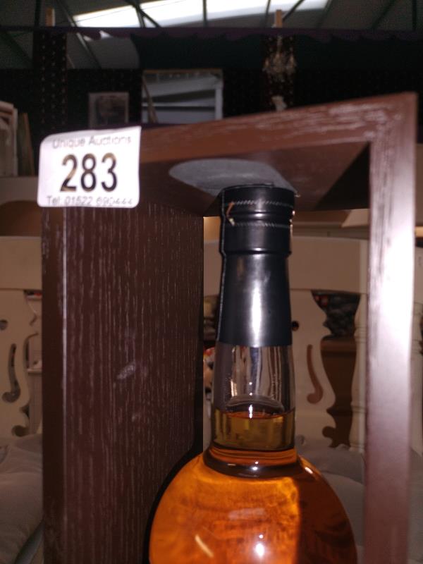 A sealed bottle of Highland Queen Majesty 21 year old Scotch whisky - Image 3 of 10