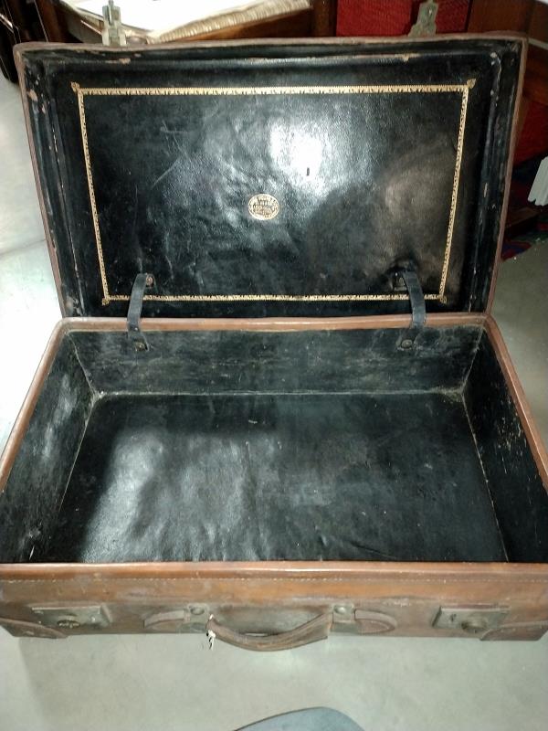 A large early leather suitcase (missing brass plaque on lid) - Image 6 of 10