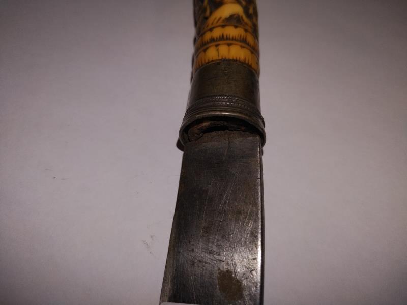 An antique knife with carved ivory handle, a/f. - Image 12 of 15