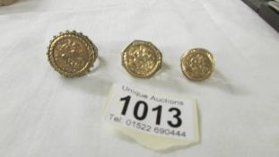Three gold rings set St. George medallions sizes M, Q and V, total weight 9.8 grams.