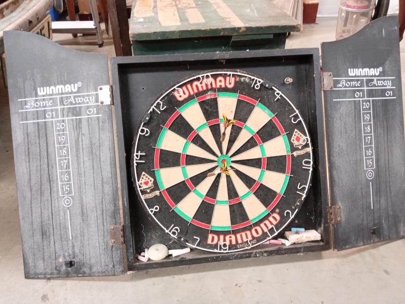 A fine quality cased Winmau Diamond dart board, COLLECT ONLY