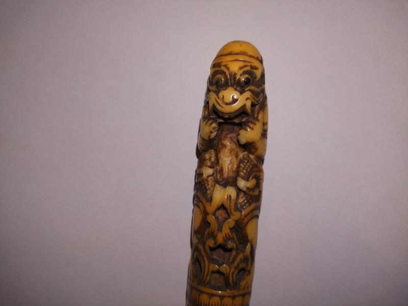 An antique knife with carved ivory handle, a/f. - Image 14 of 15