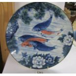 A fish decorated charger, 31 cm diameter.