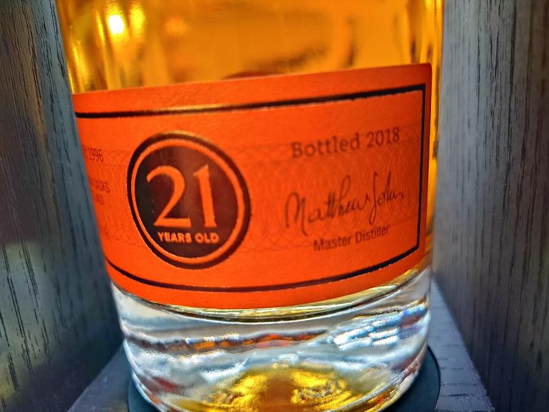 A sealed bottle of Highland Queen Majesty 21 year old Scotch whisky - Image 9 of 10