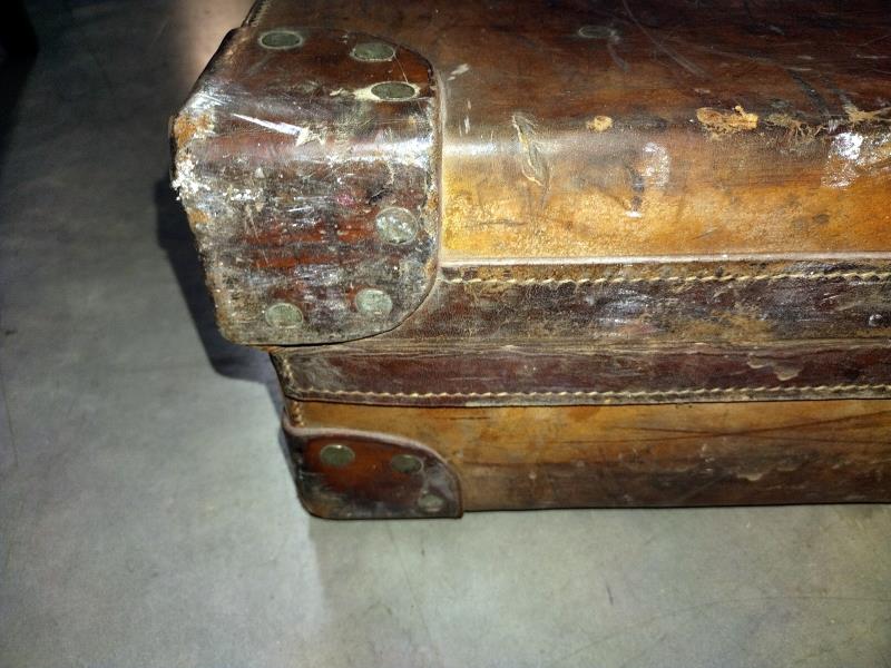 A large early leather suitcase (missing brass plaque on lid) - Image 8 of 10
