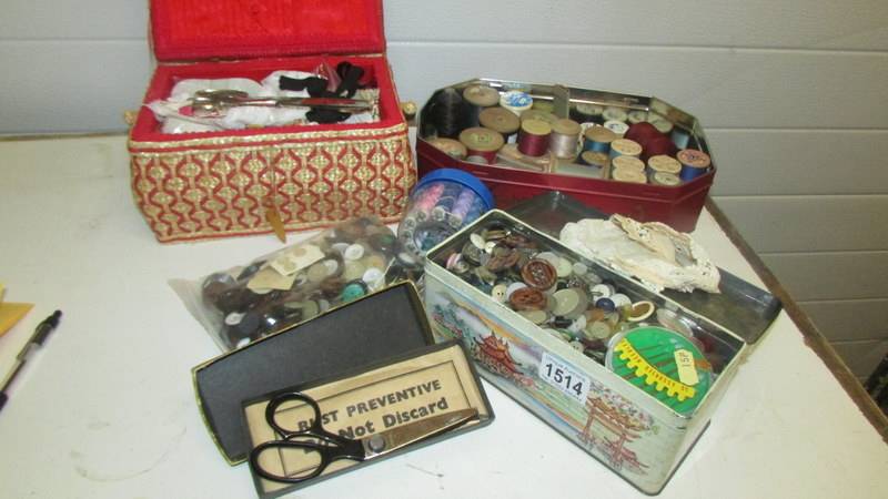 A mixed lot of needlework items.