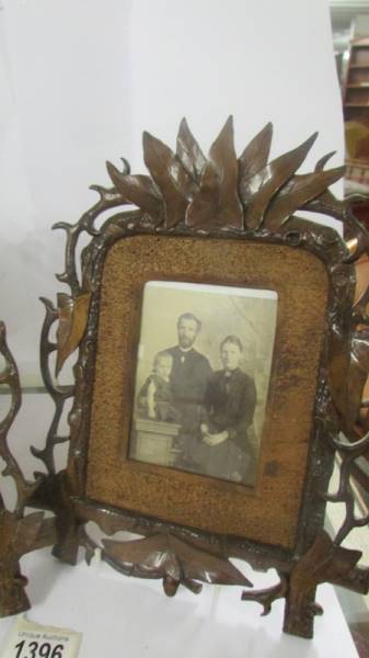 A pair of 19th-century carved wood photograph frames (1 a/f). - Image 3 of 7