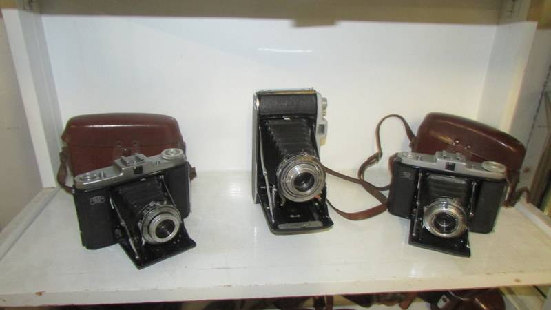 Twelve vintage folding camera's. - Image 4 of 4