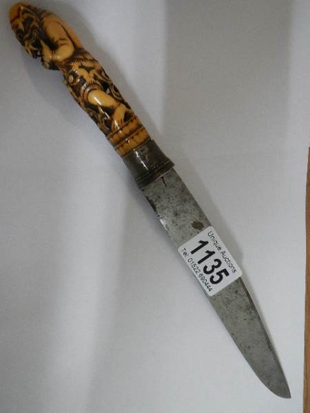 An antique knife with carved ivory handle, a/f. - Image 2 of 15