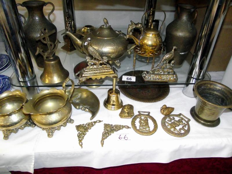 A quantity of brass items