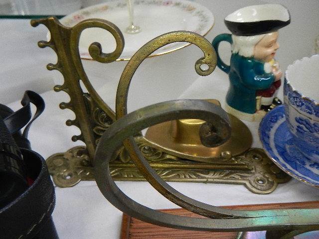 A mixed lot of brassware including brackets. - Image 3 of 5