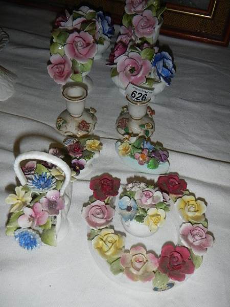 A mixed lot of porcelain posies. - Image 2 of 4