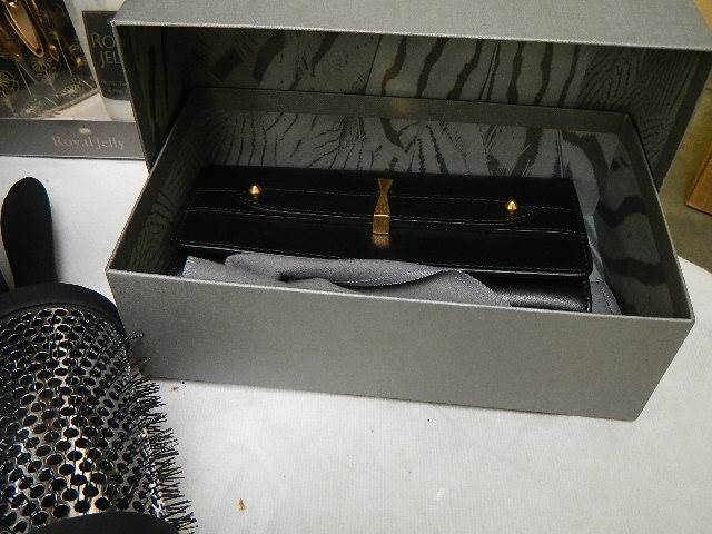 A Vanity case and contents including toiletries etc., - Image 3 of 5