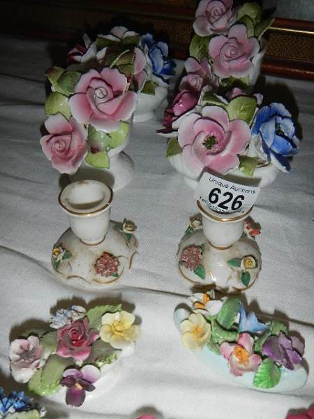 A mixed lot of porcelain posies. - Image 3 of 4