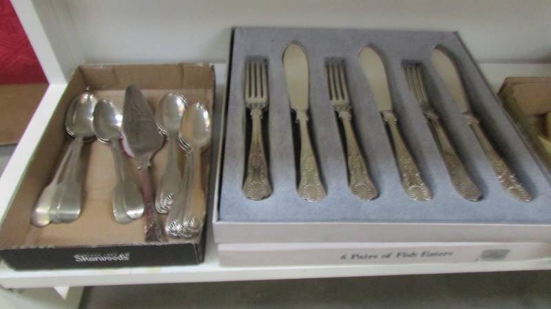 A mixed lot of cutlery including fish knives and forks. - Image 4 of 5