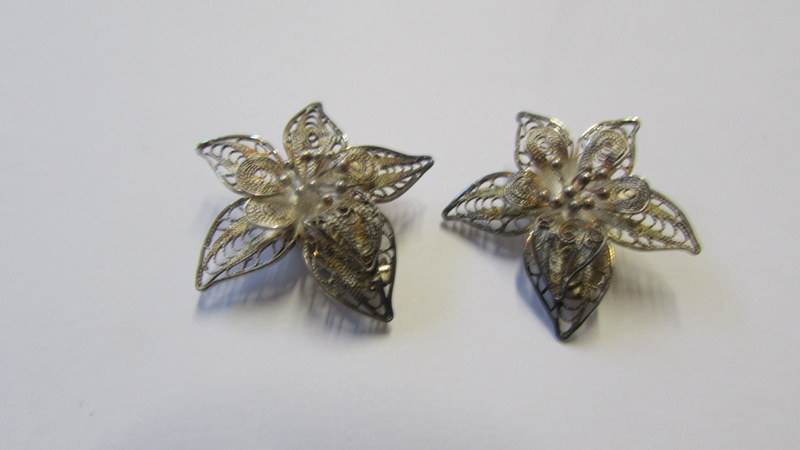 Three good pairs of silver earrings. - Image 3 of 4