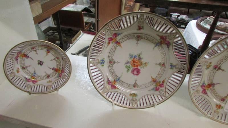 Two Bavarian ribbon plates with two matching dishes. - Image 3 of 3