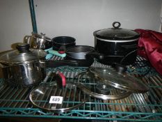 A mixed lot of kitchenware.