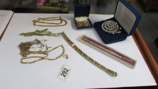 A mixed lot of yellow metal jewellery etc.,