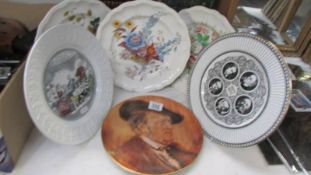 A quantity of collector's plates. COLLECT ONLY.