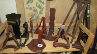 A mixed lot of wooden plate stands.