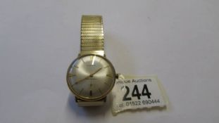 An Everote shock resistant gent's wrist watch in good working order.
