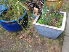 A round planter and a square planter, COLLECT ONLY.