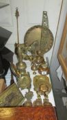 A mixed lot of brassware.