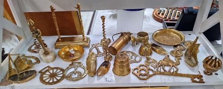 A good collection of mixed brassware