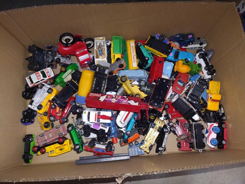 2 large boxes of mixed die cast including Matchbox & Hot Wheels etc. - Image 3 of 3