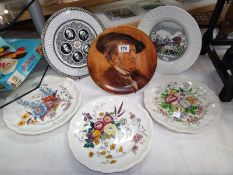 A quantity of collector's plates. COLLECT ONLY.
