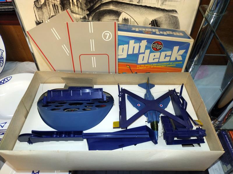 Four vintage Airfix games including flight deck, battle cruiser, Thunder car and other - Image 5 of 6