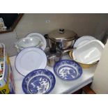A quantity of kitchenalia including Pyrex, enamel, stainless steel & blue willow