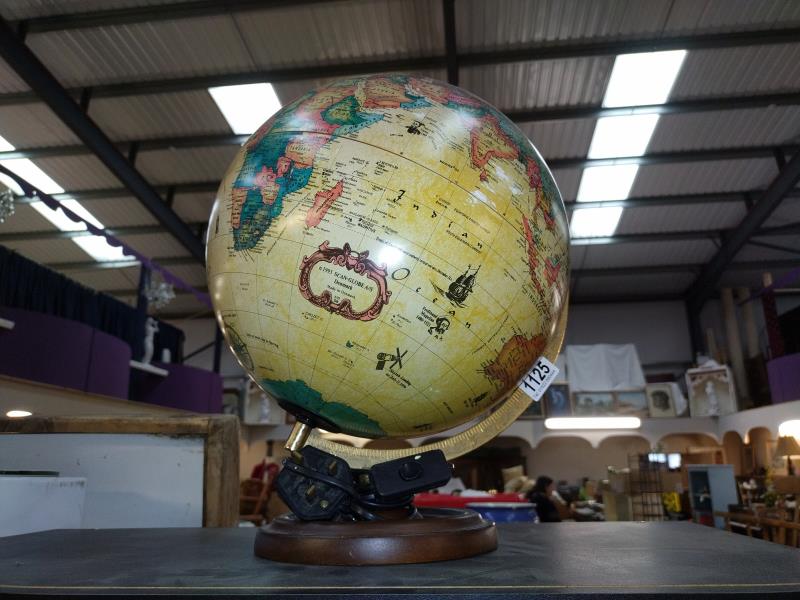 An illuminating globe