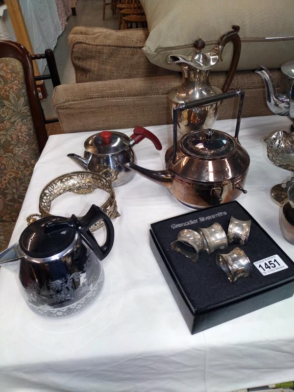 A selection of silver plated ware including teapots, bowls and napkin rings etc. - Image 2 of 3