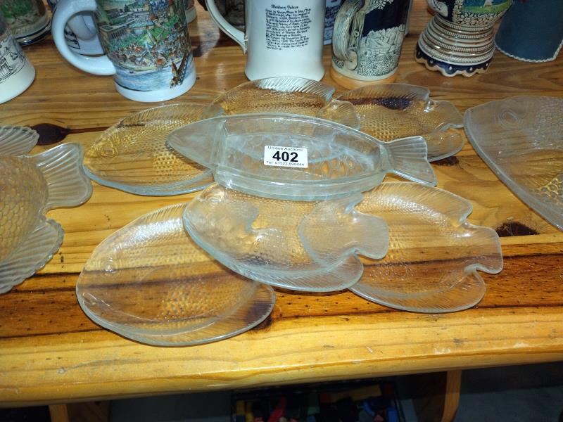 A quantity of glass fish shape plates including one plastic. COLLECT ONLY. - Image 3 of 4