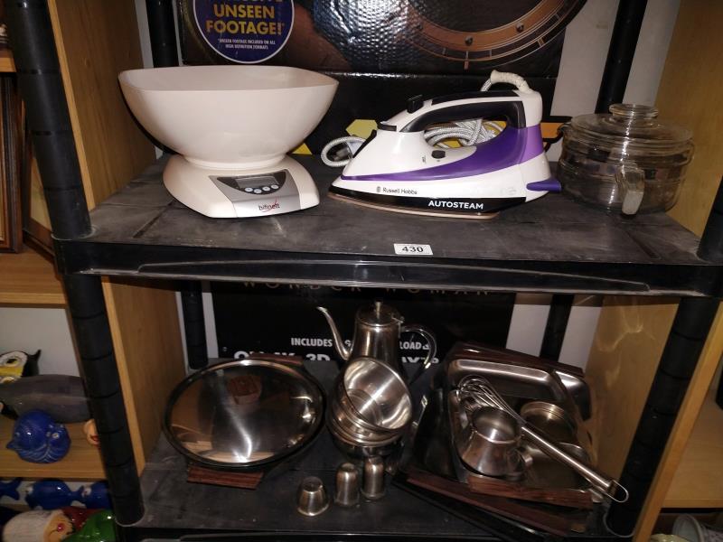 Four shelves of kitchen ware including slow cooker, blenders etc - Image 3 of 3