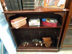 A Victorian mahogany bookcase. 107 cm x 33cm x height 107cm. COLLECT ONLY.