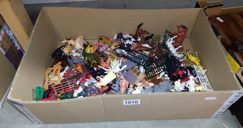 A large box of plastic farm & 200 animals including Britons