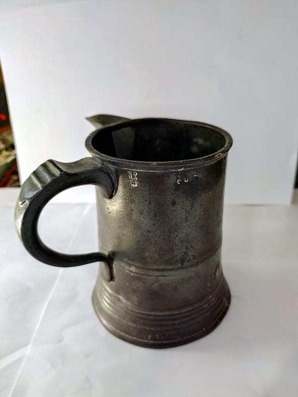 A Victorian pewter tankard with spout faintly engraved Wyndham Arms - Image 2 of 4