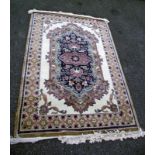 An oriental style pattern rug in beige/white. Length 190 cm x 122cm. COLLECT ONLY.