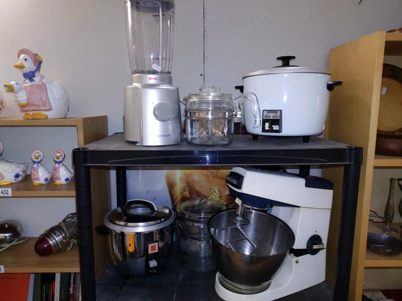 Four shelves of kitchen ware including slow cooker, blenders etc - Image 2 of 3