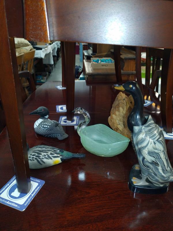 A vintage plastic duck clothes brush glass planter and two plastic and one wooden duck ornaments. - Image 2 of 2