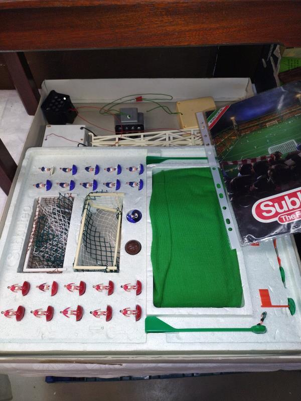 A boxed Subbuteo Flood Lighting edition (Completeness unknown) and a box of Subbuteo accessories - Image 3 of 3