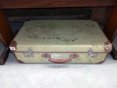 A vintage suitcase 72cm x 41cm x 20cm. COLLECT ONLY.